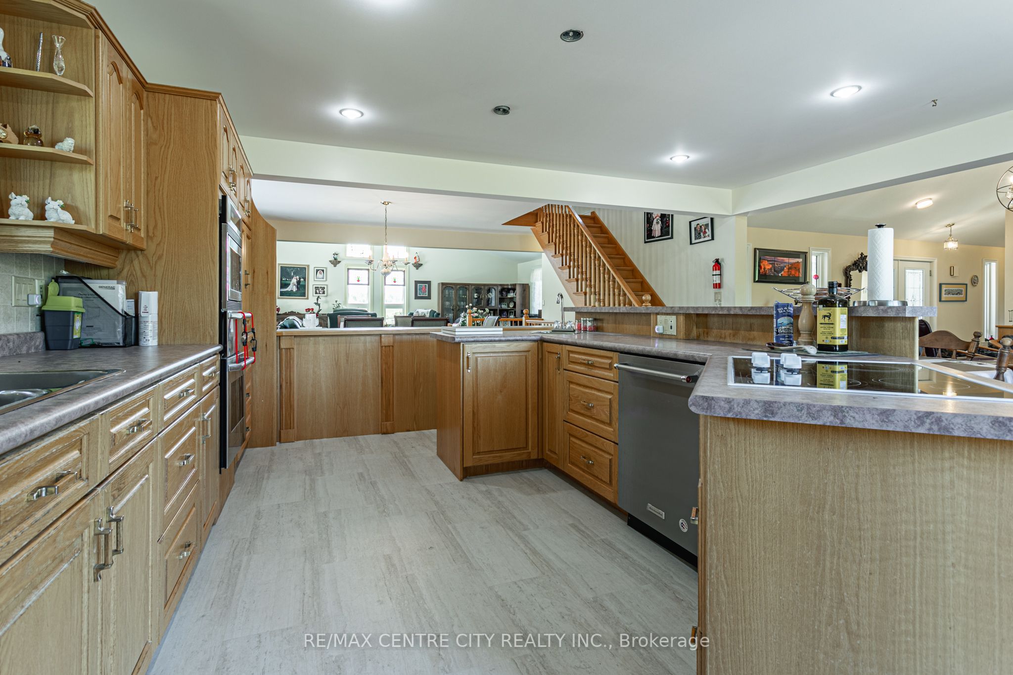 15260 Furnival Road Property Photo 6