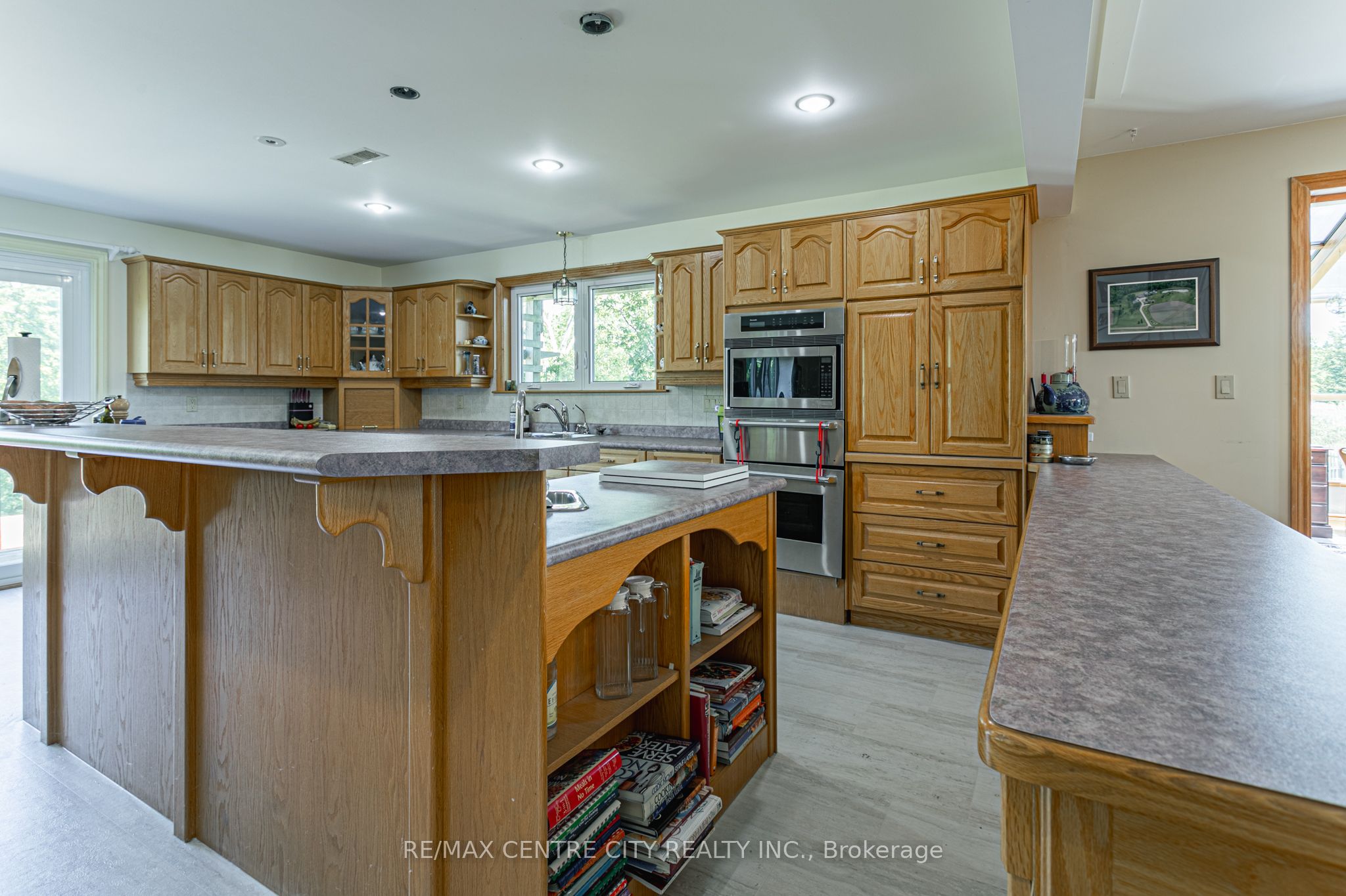 15260 Furnival Road Property Photo 7