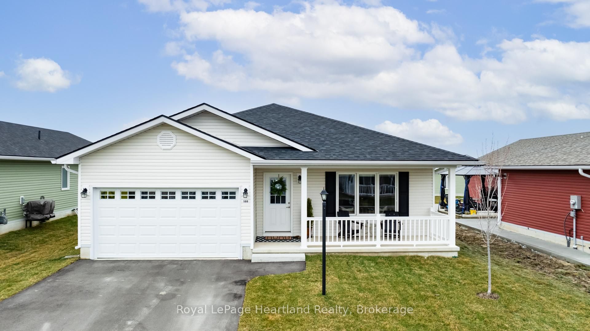 188 Lake Breeze Dr Property Photo 1