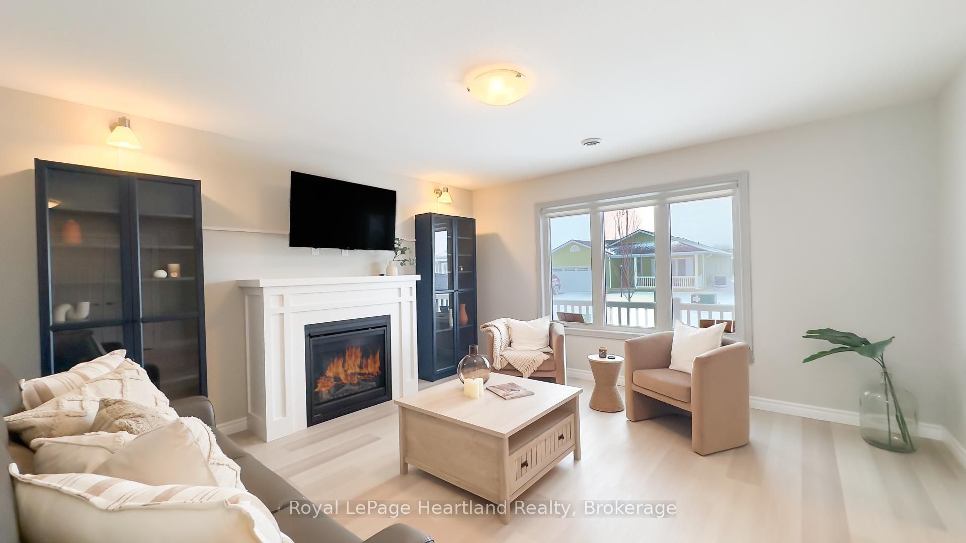 188 Lake Breeze Dr Property Photo 6