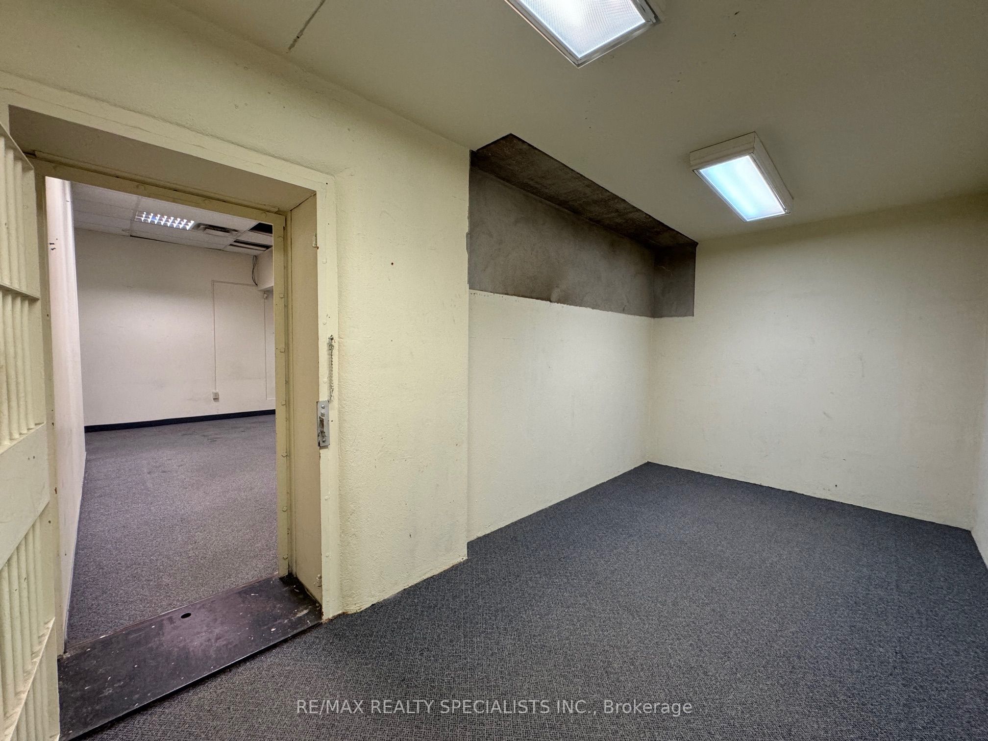 608 Dundas Street Property Photo 18