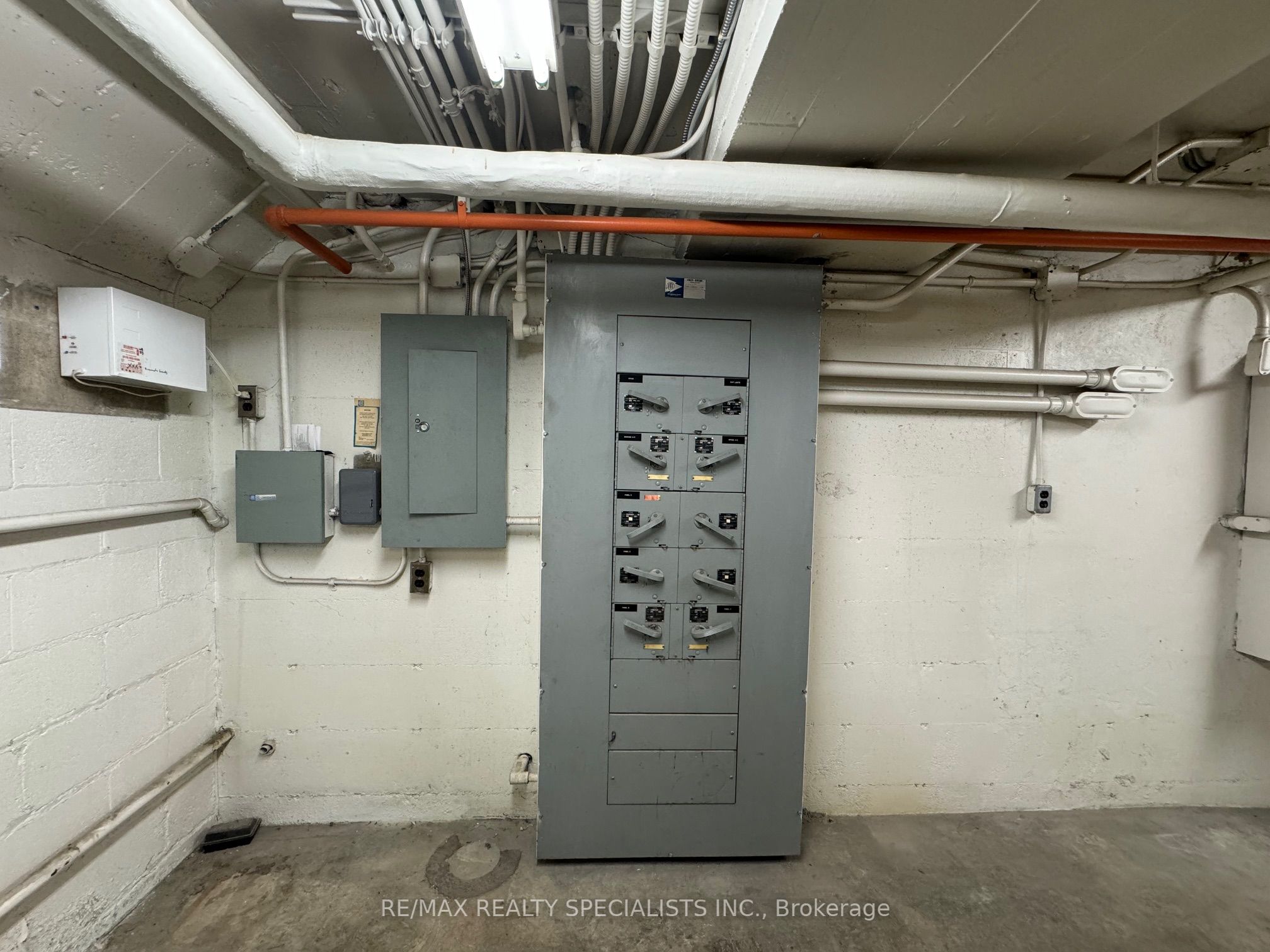 608 Dundas Street Property Photo 25