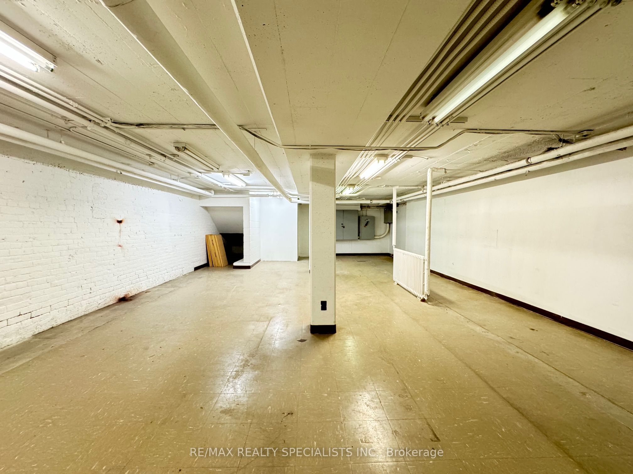 608 Dundas Street Property Photo 32