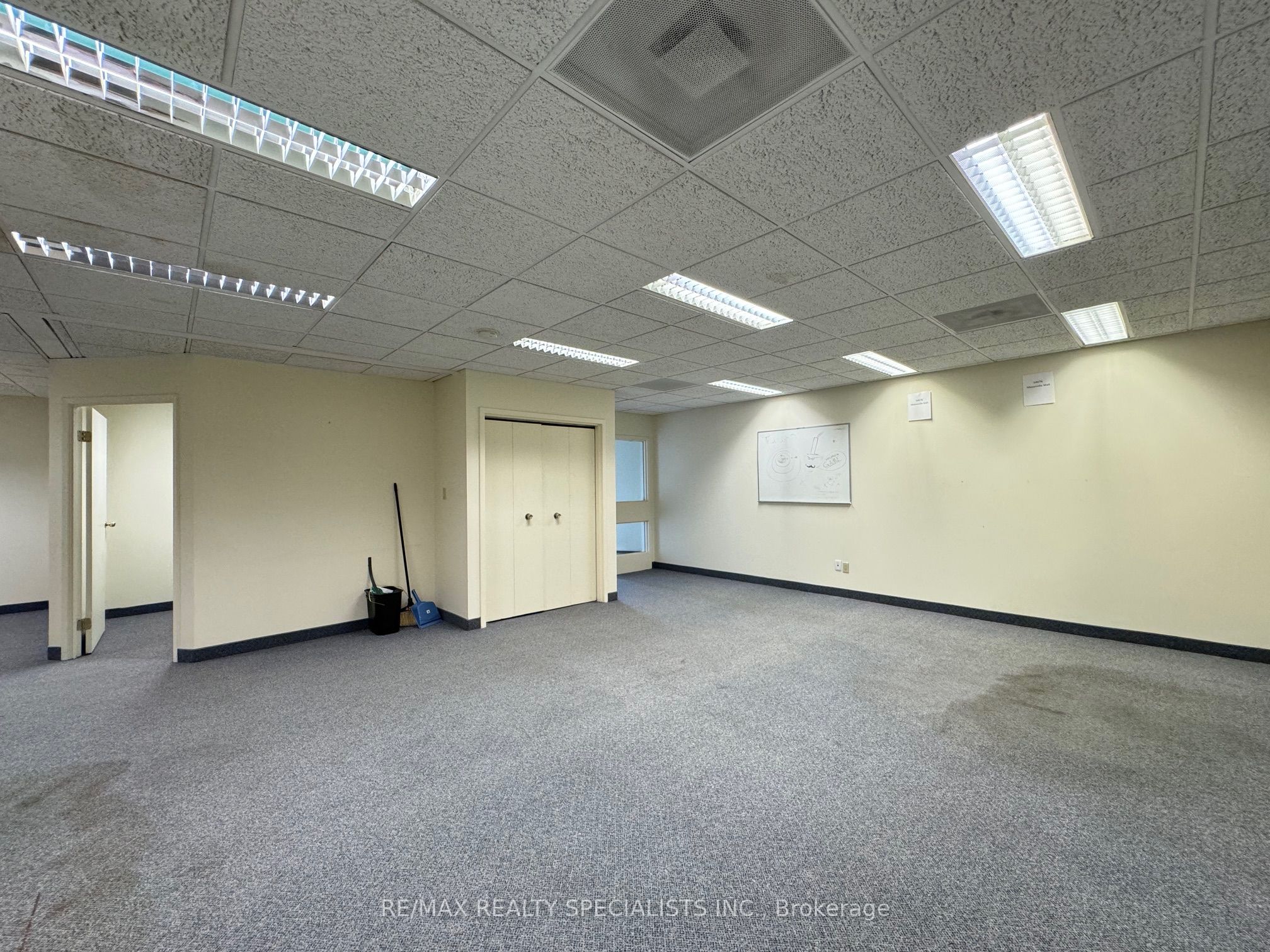 608 Dundas Street Property Photo 36