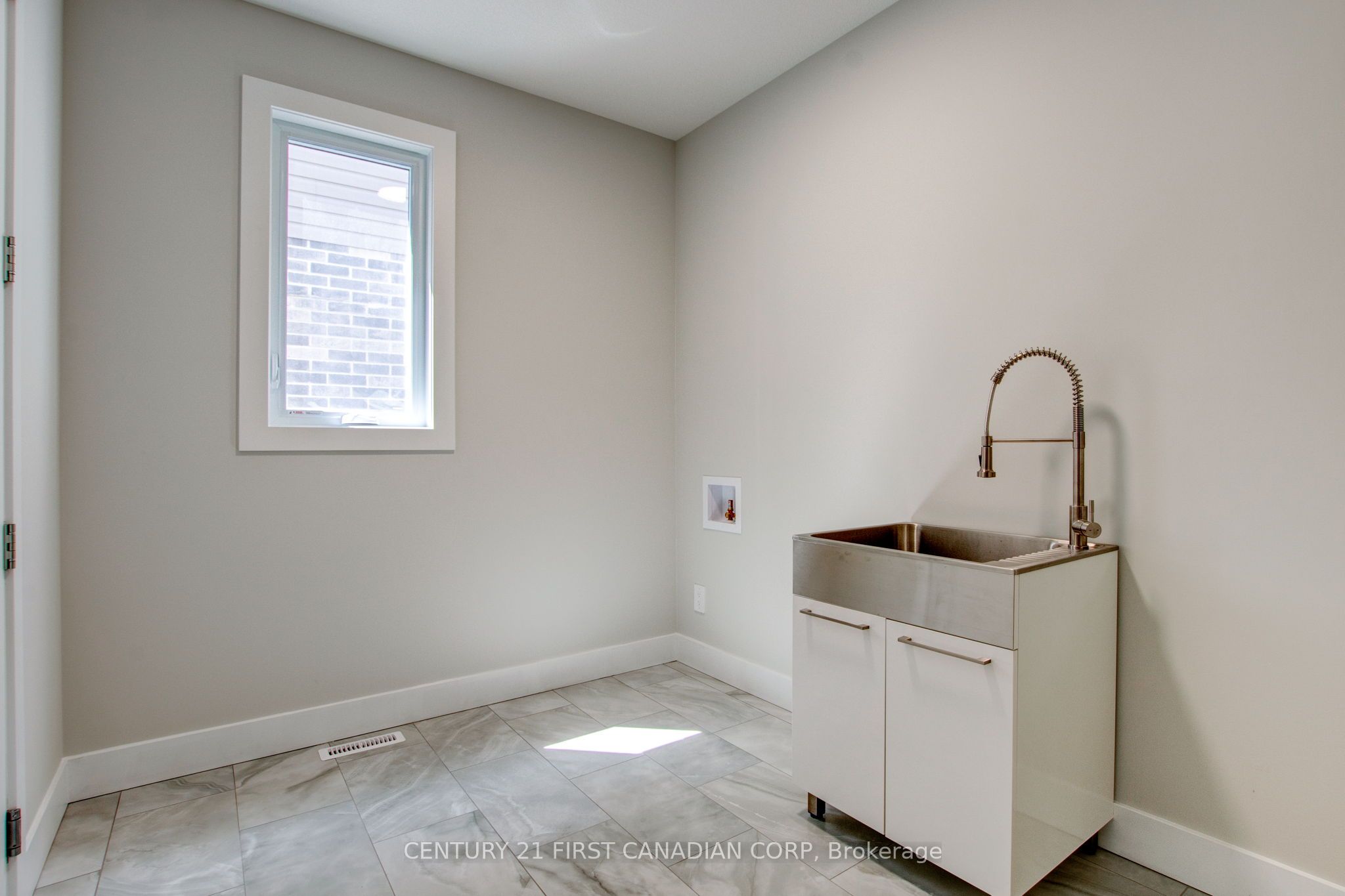 100 Aspen Circle Property Photo 9