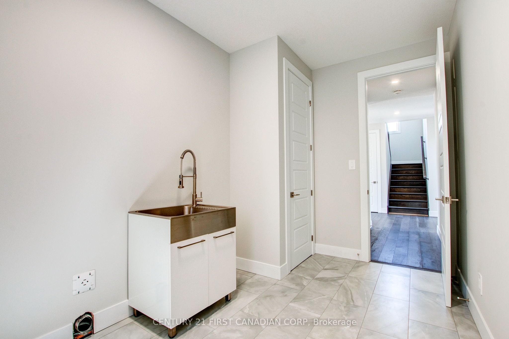100 Aspen Circle Property Photo 10