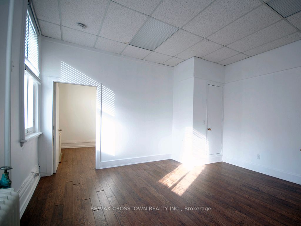 49 Manitoba Street Property Photo 31