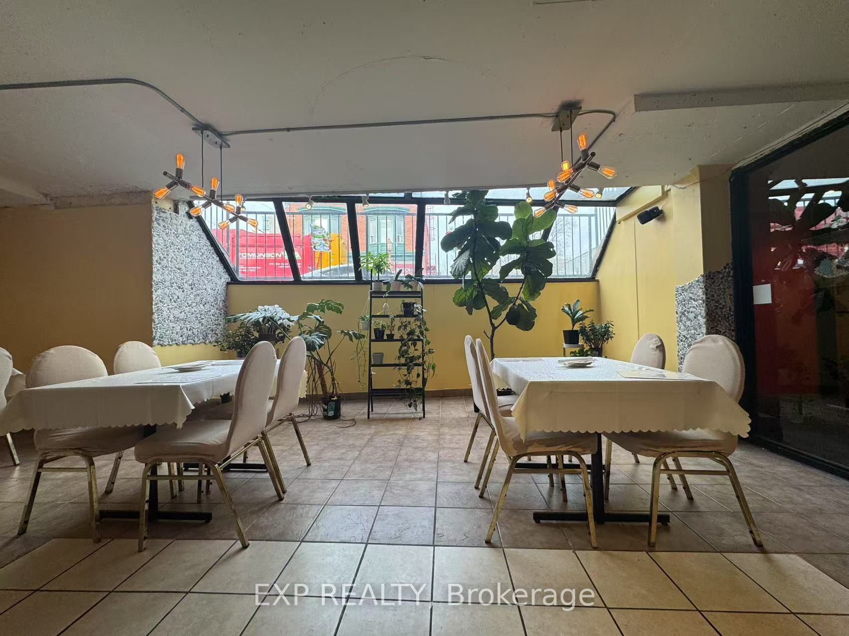 706a Somerset Street Property Photo 1