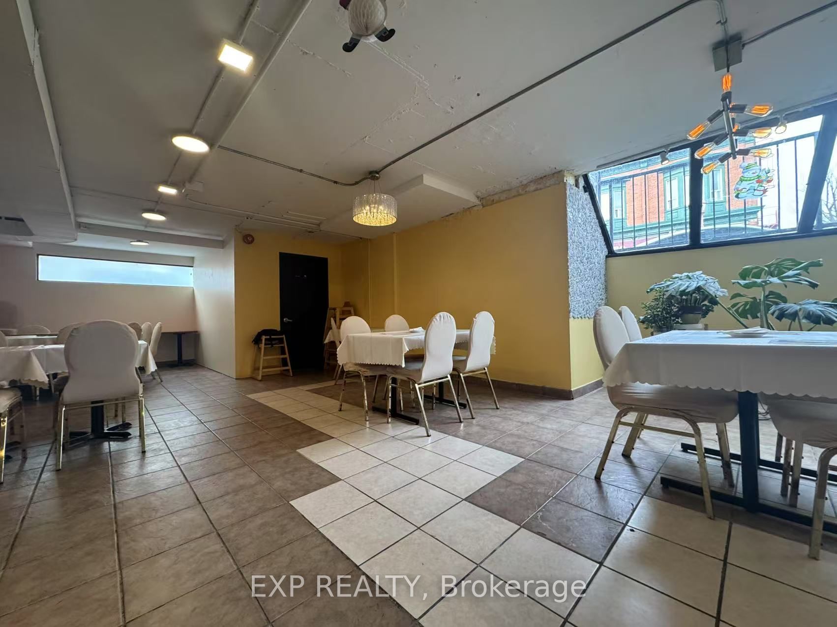 706a Somerset Street Property Photo 3