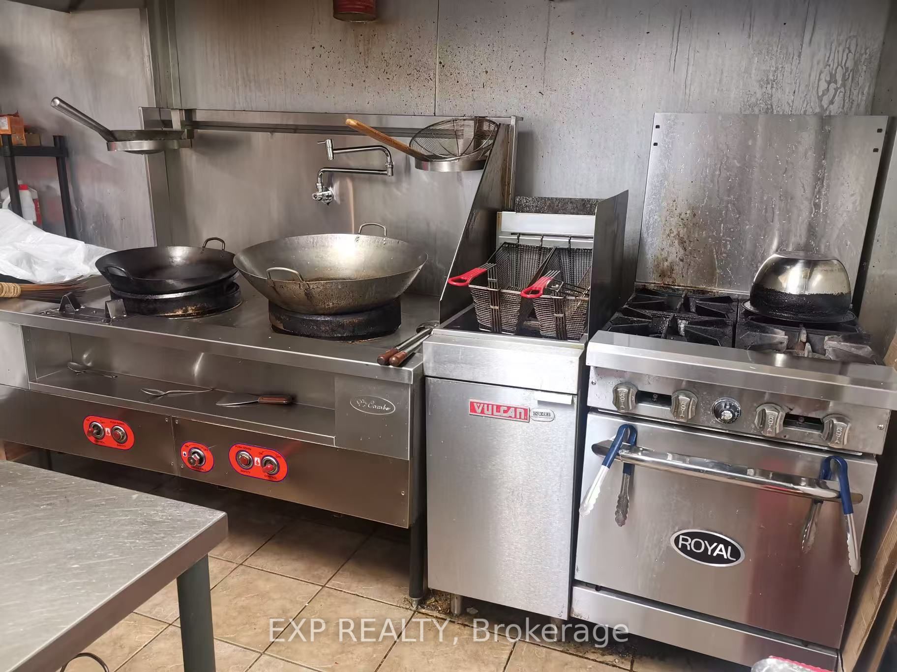 706a Somerset Street Property Photo 7