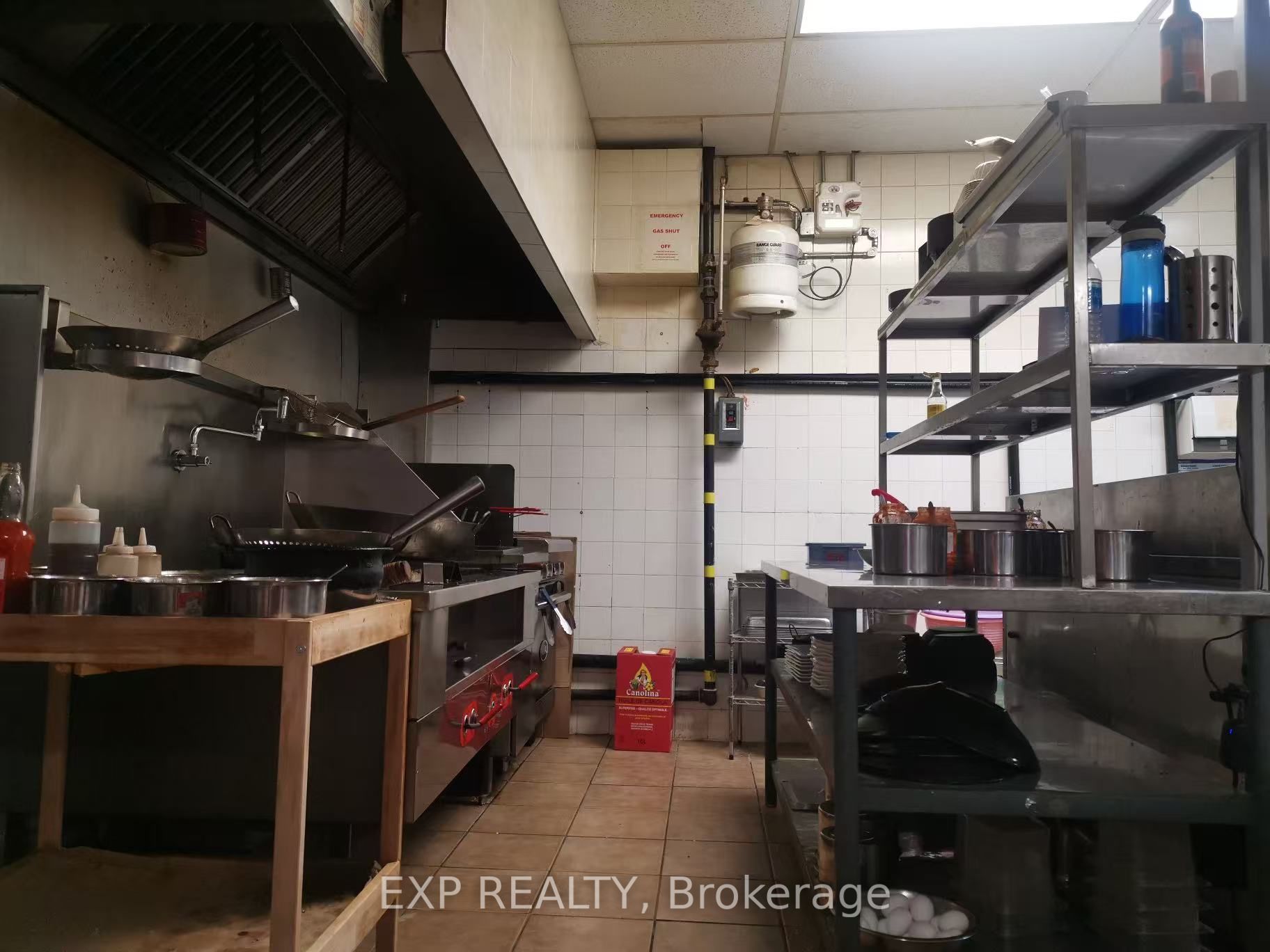 706a Somerset Street Property Photo 8
