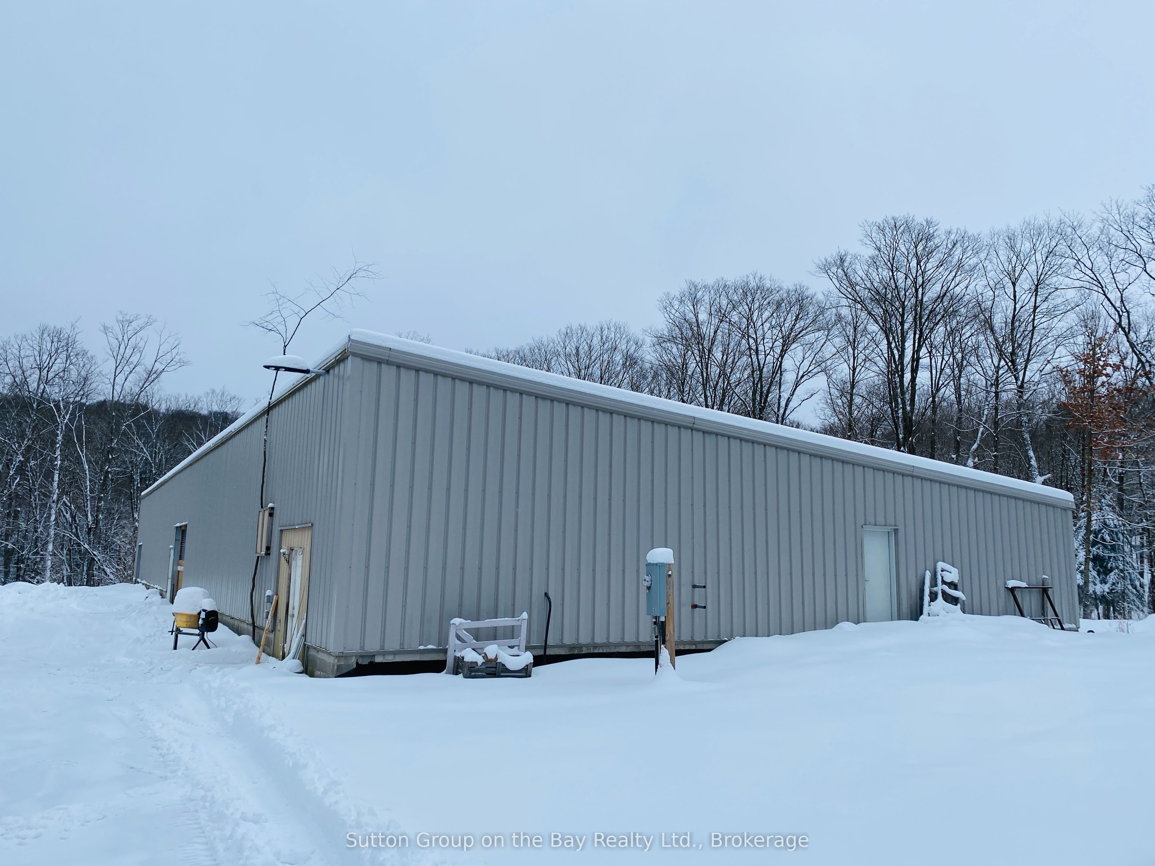 1041 Skyline Drive Property Photo 2