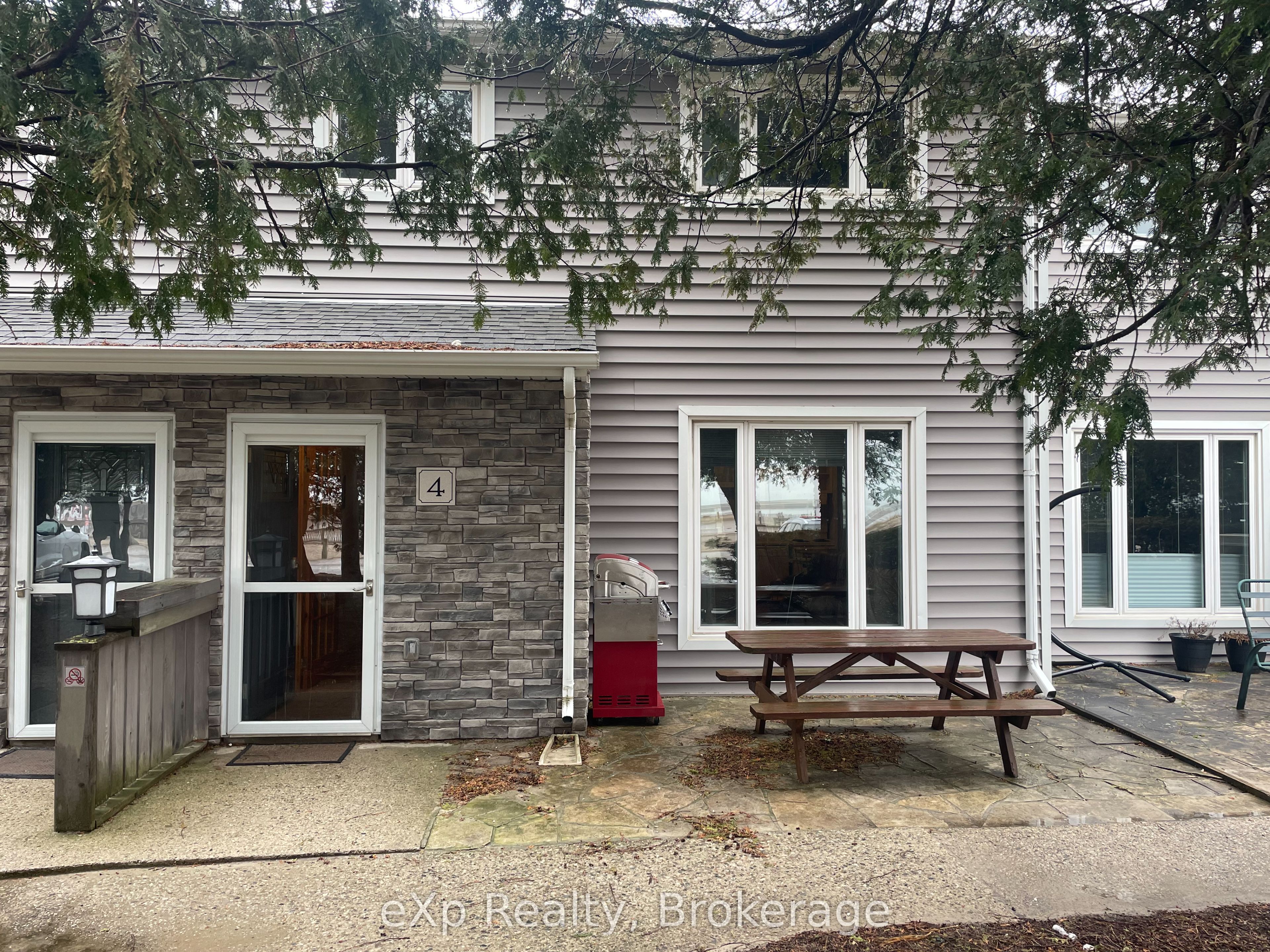 633 Harbour Street 4 Property Photo 1