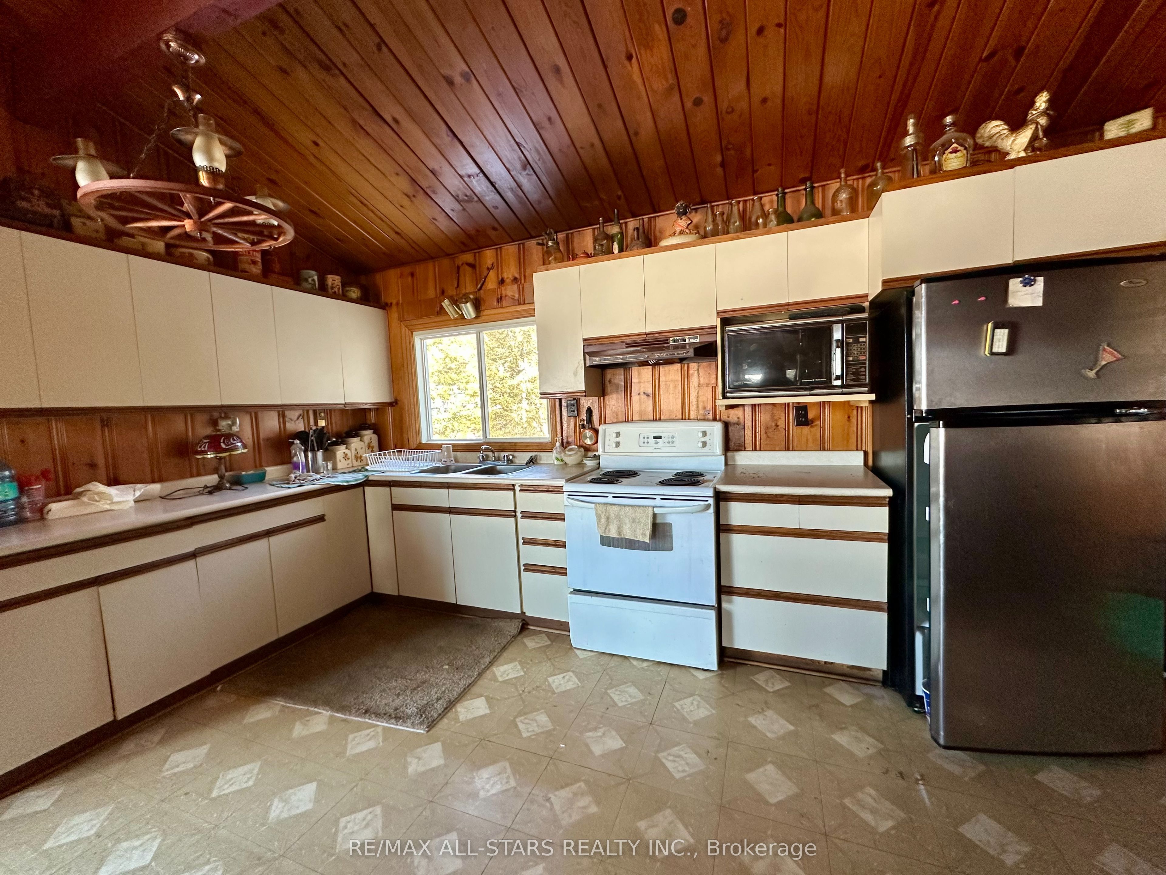68 Sunset Court Property Photo 4