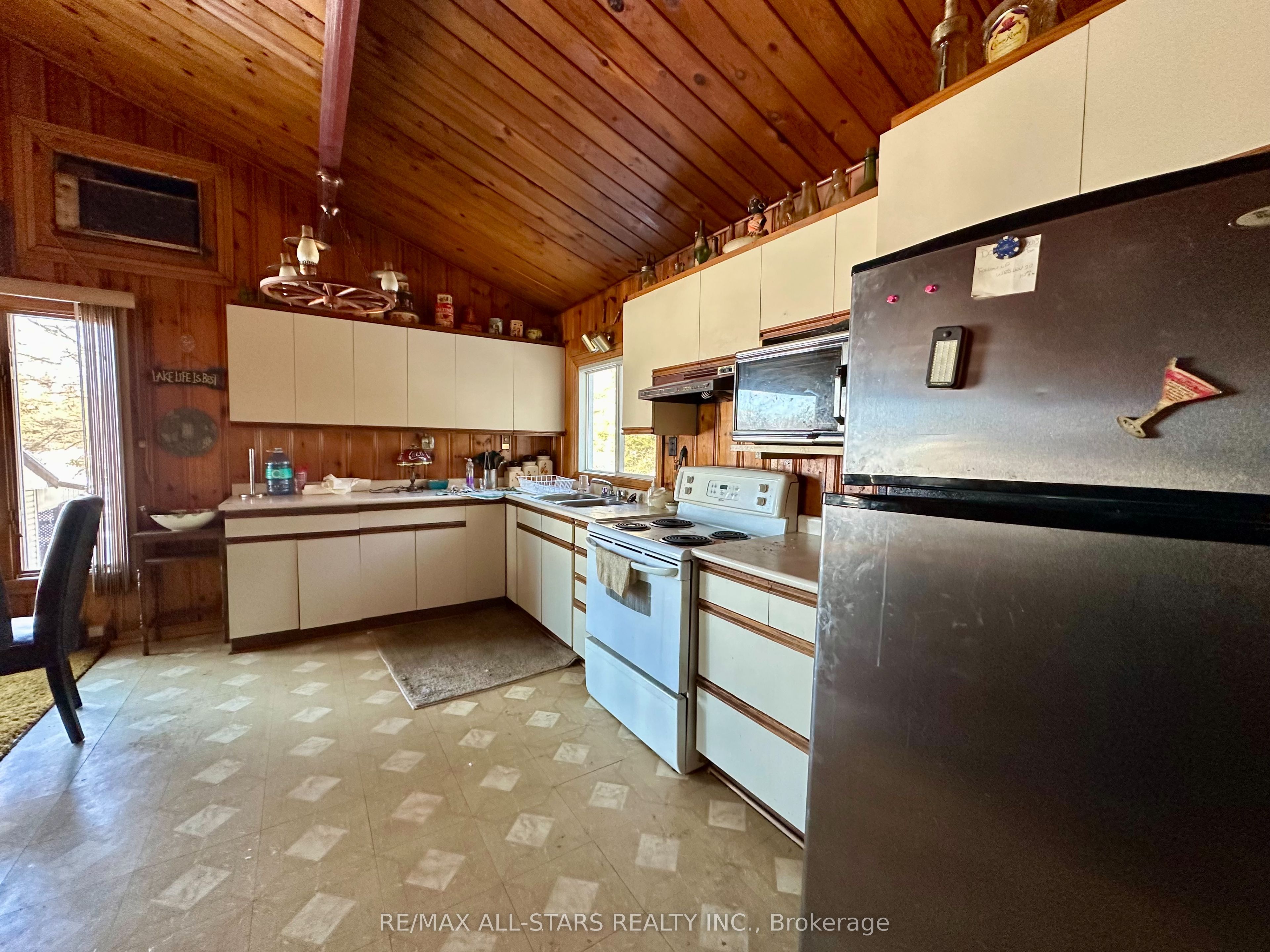 68 Sunset Court Property Photo 6