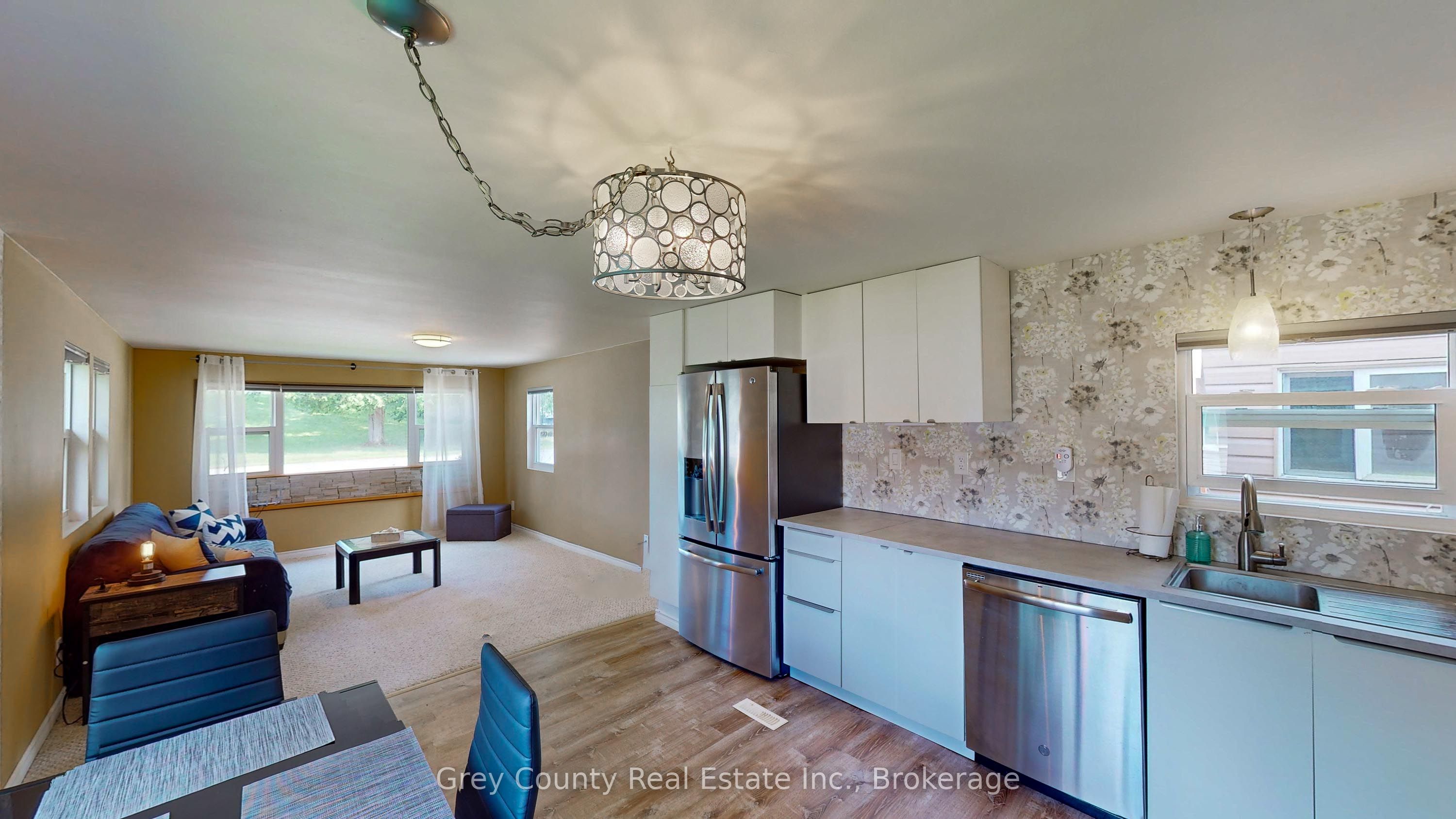 87 Sussex Square Property Photo 5