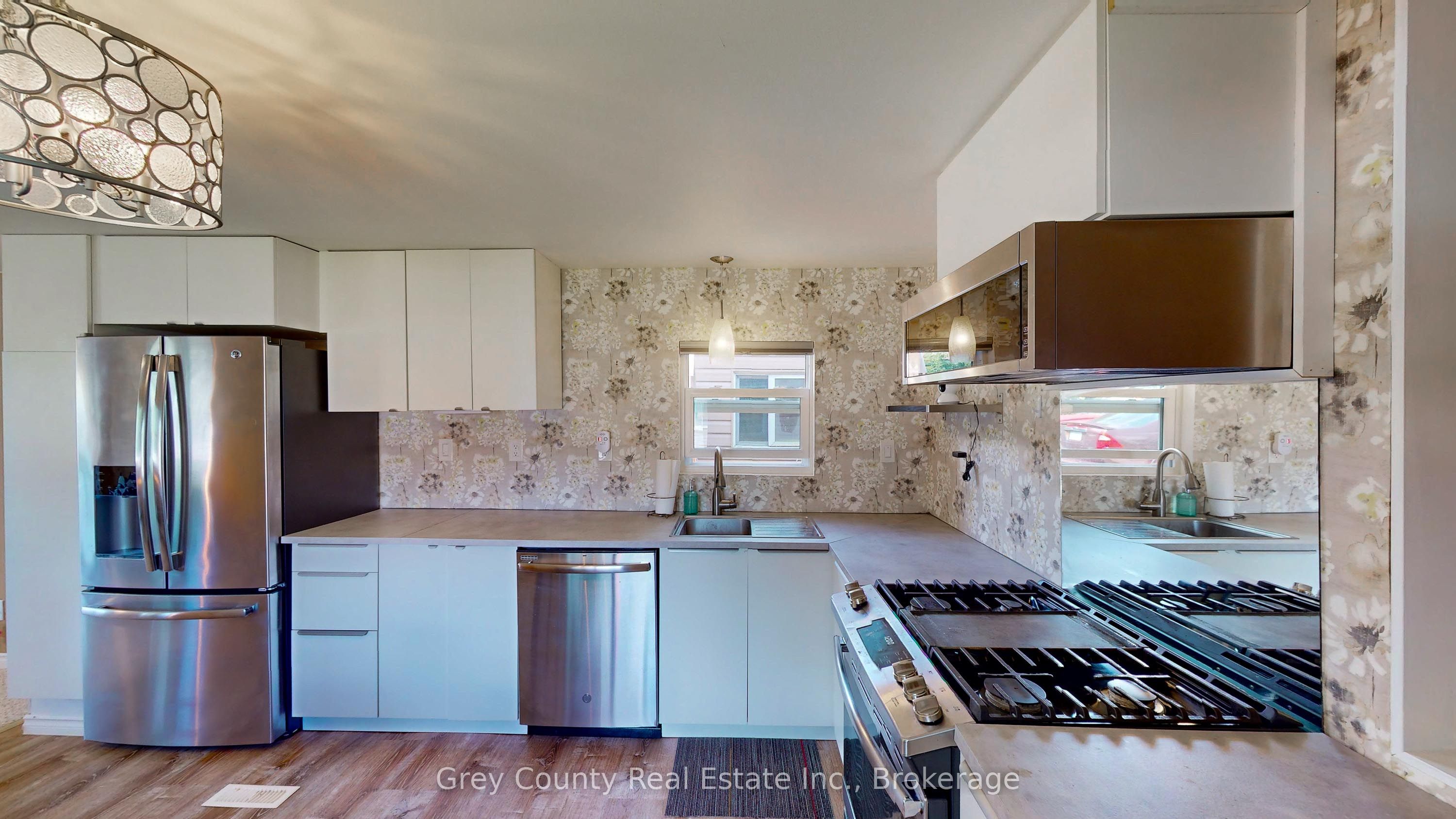87 Sussex Square Property Photo 6
