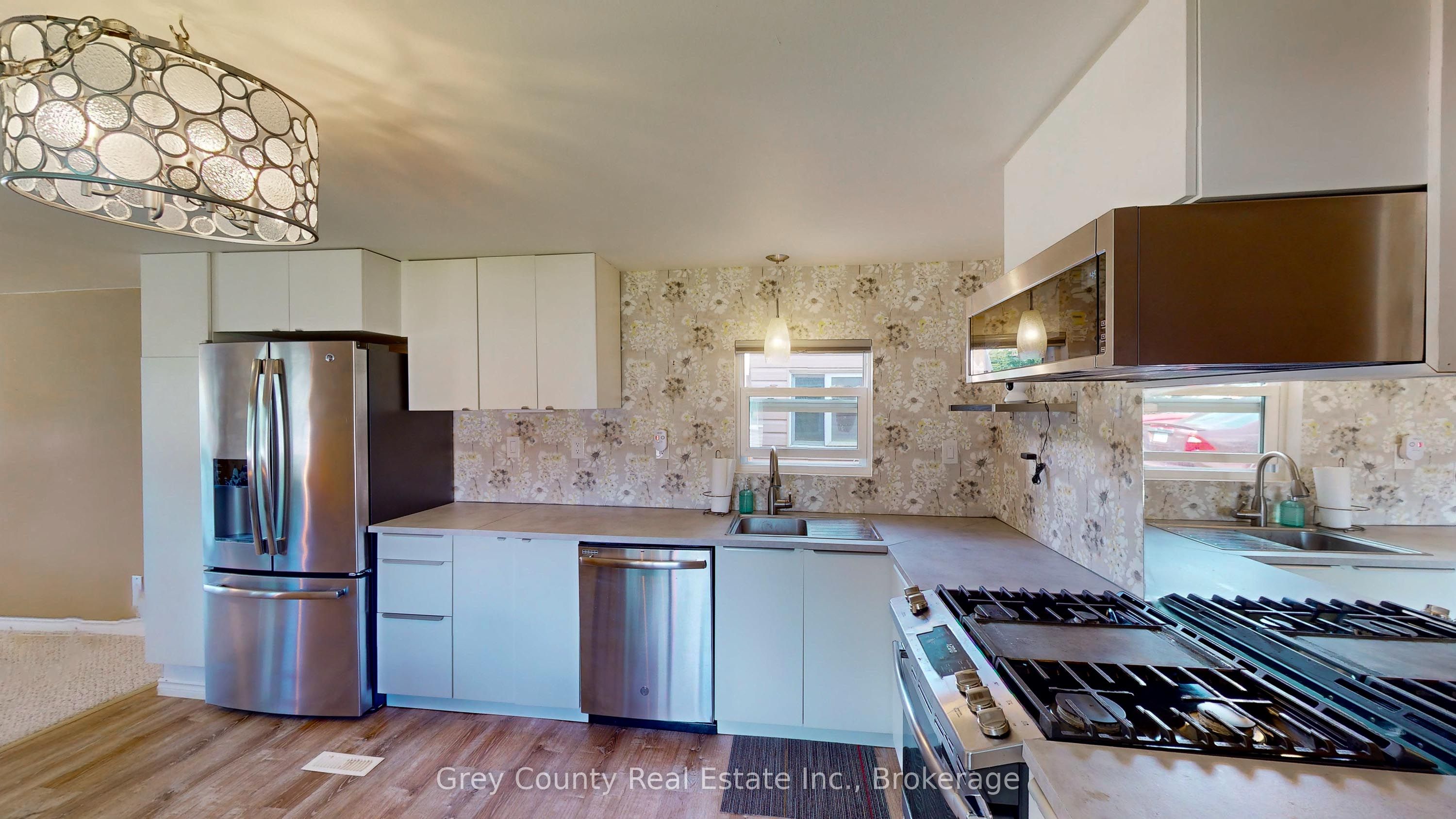 87 Sussex Square Property Photo 7