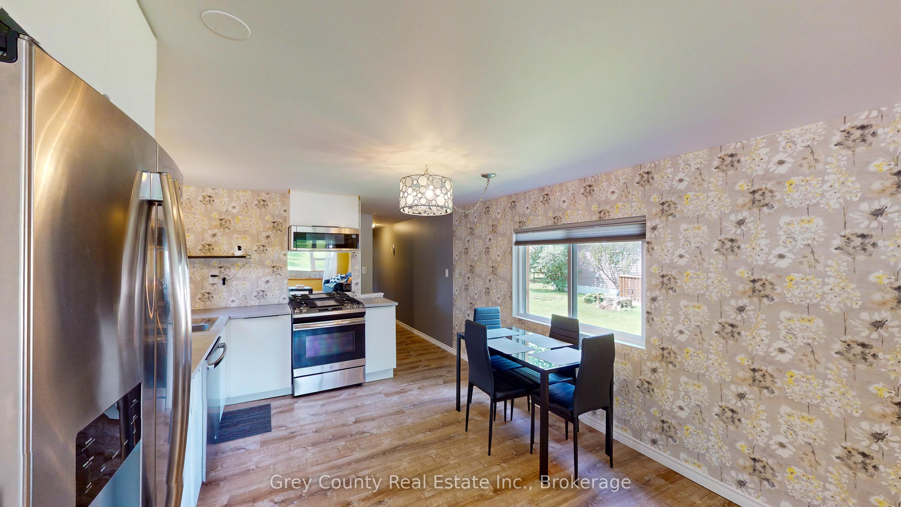 87 Sussex Square Property Photo 9