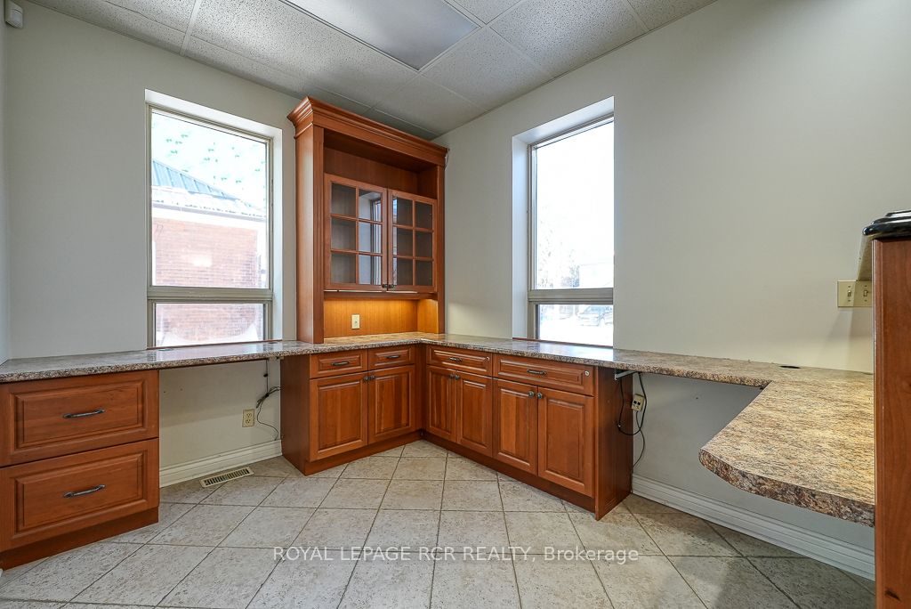 590 Adelaide Street Property Photo 3