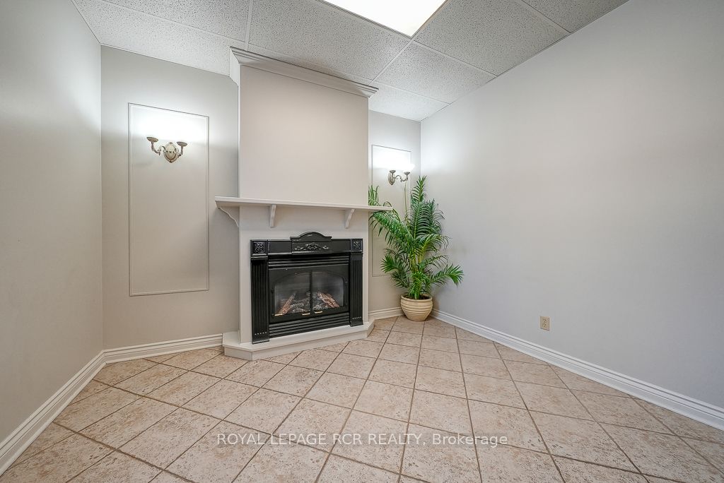 590 Adelaide Street Property Photo 4