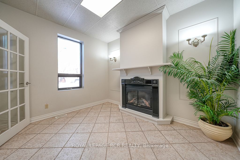 590 Adelaide Street Property Photo 5