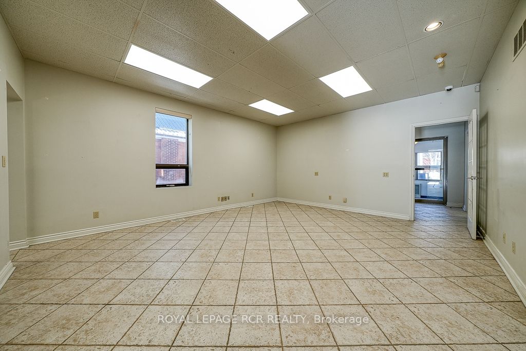 590 Adelaide Street Property Photo 7