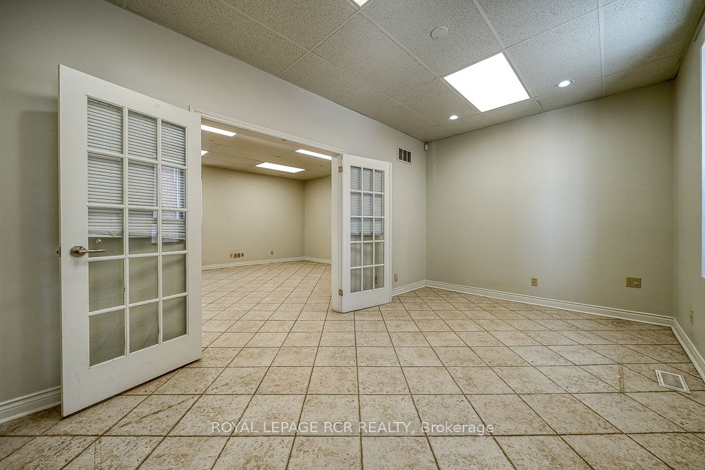 590 Adelaide Street Property Photo 10