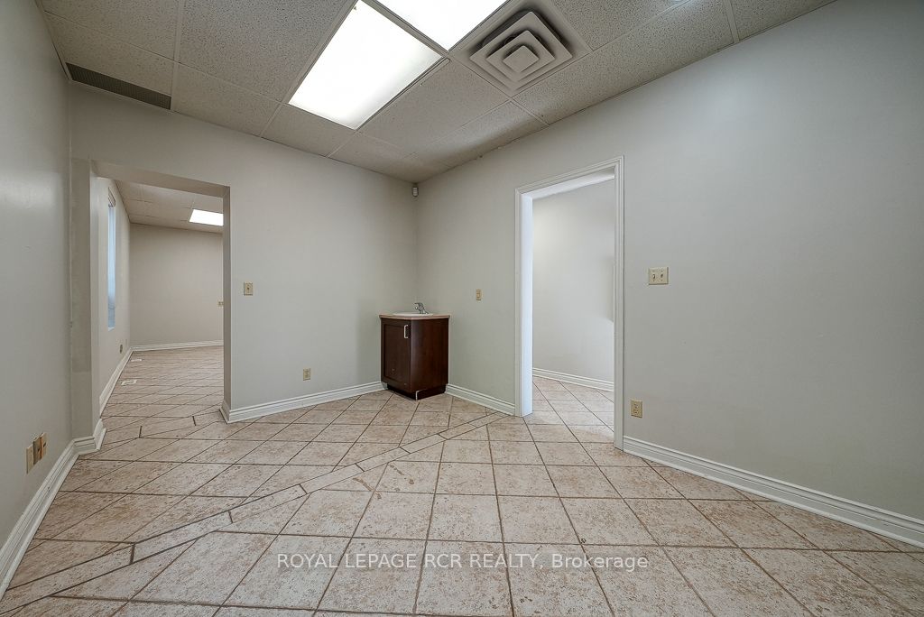 590 Adelaide Street Property Photo 12