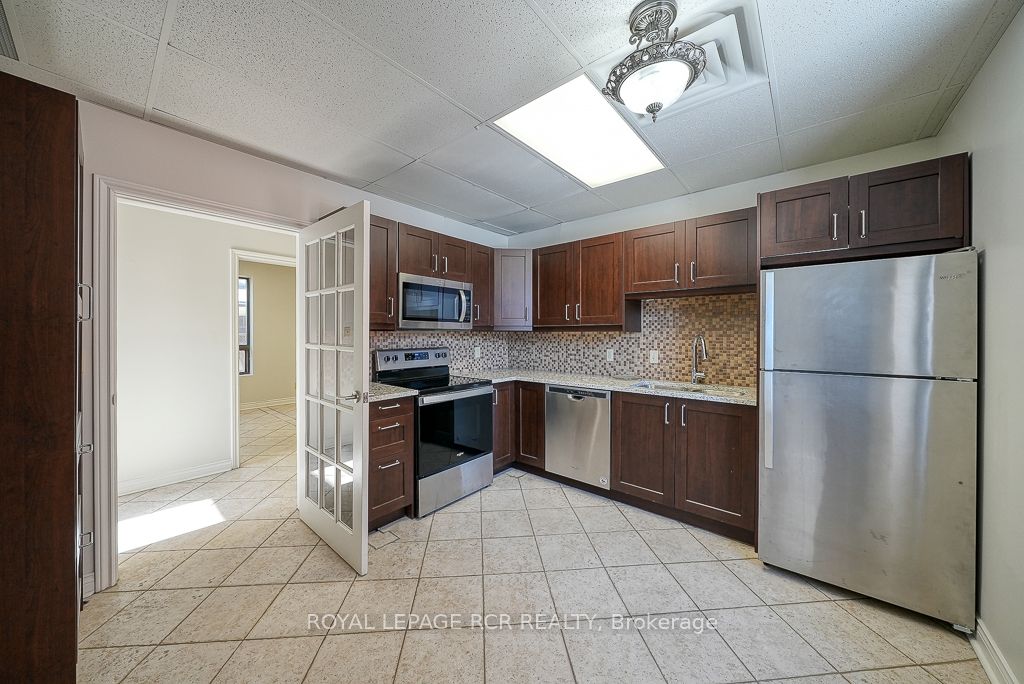 590 Adelaide Street Property Photo 13