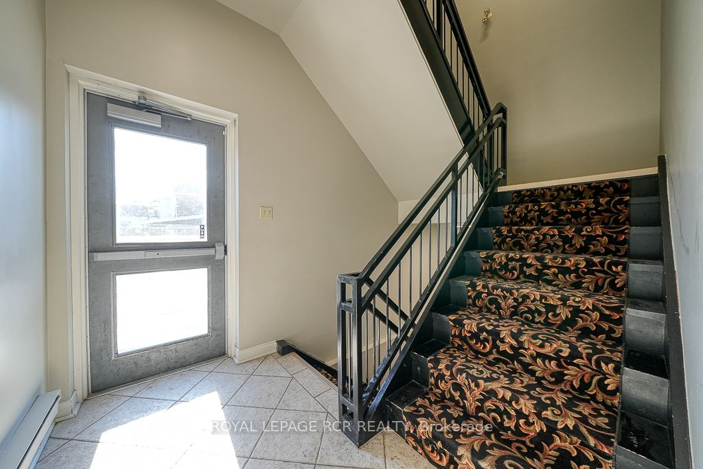 590 Adelaide Street Property Photo 17