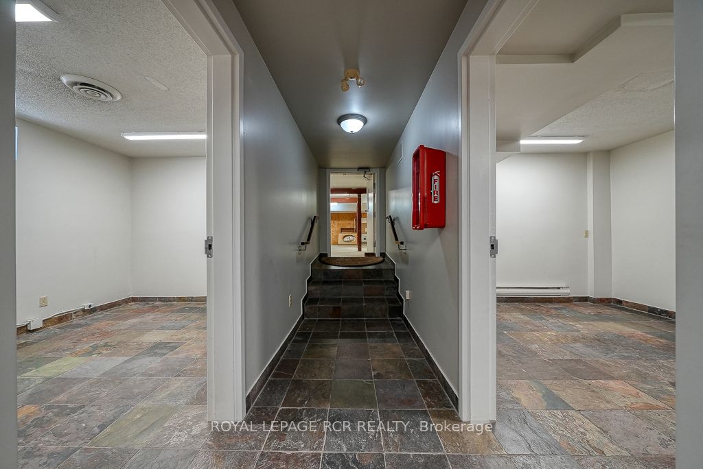 590 Adelaide Street Property Photo 23