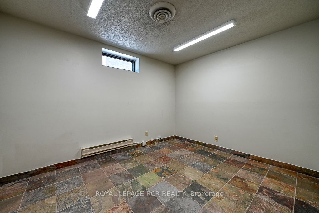 590 Adelaide Street Property Photo 24