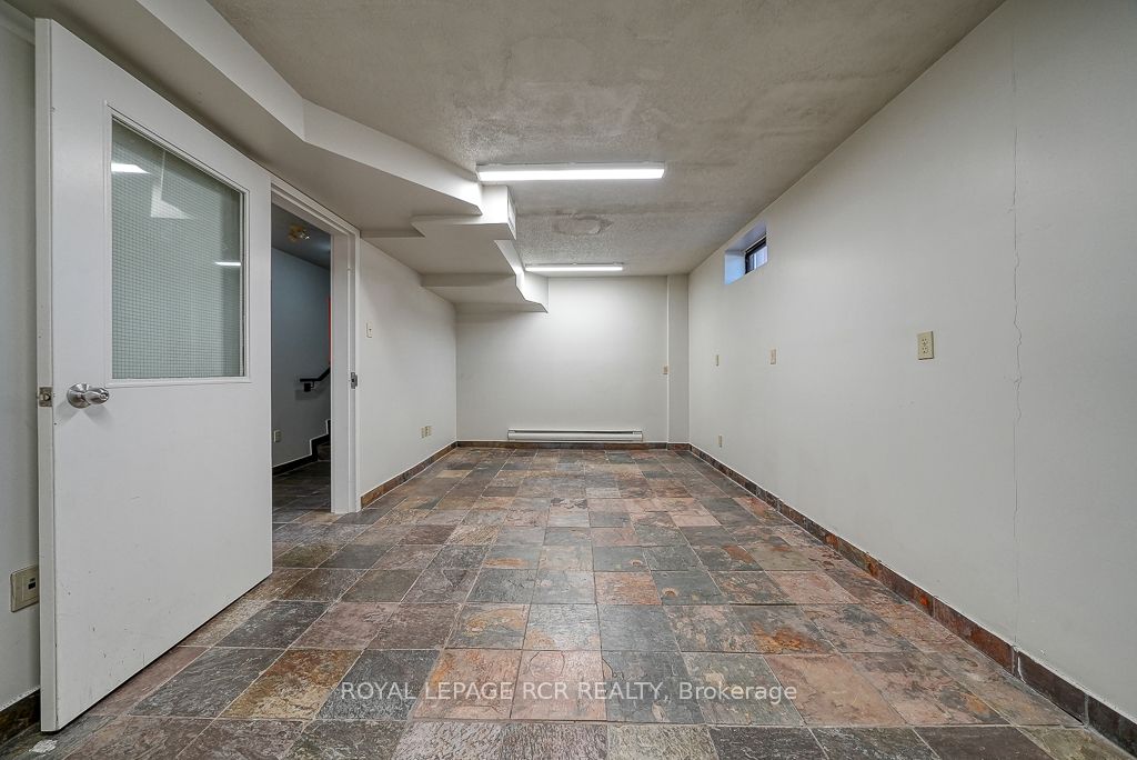 590 Adelaide Street Property Photo 26