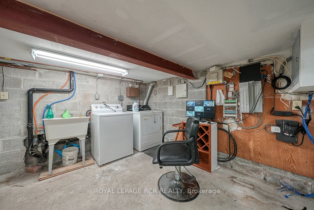 590 Adelaide Street Property Photo 27