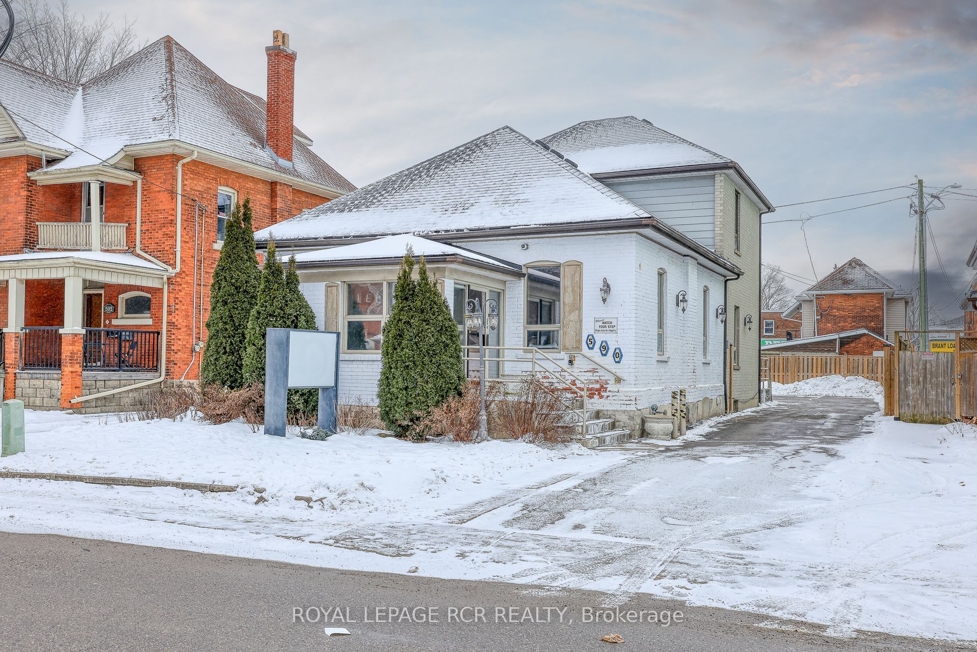 590 Adelaide Street Property Photo 29