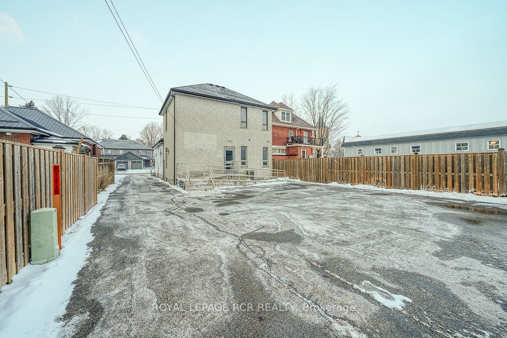 590 Adelaide Street Property Photo 30