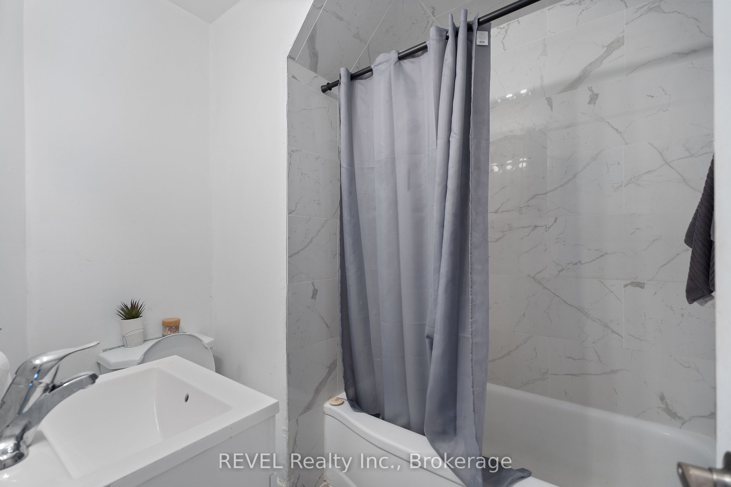 50 Front Street Property Photo 12