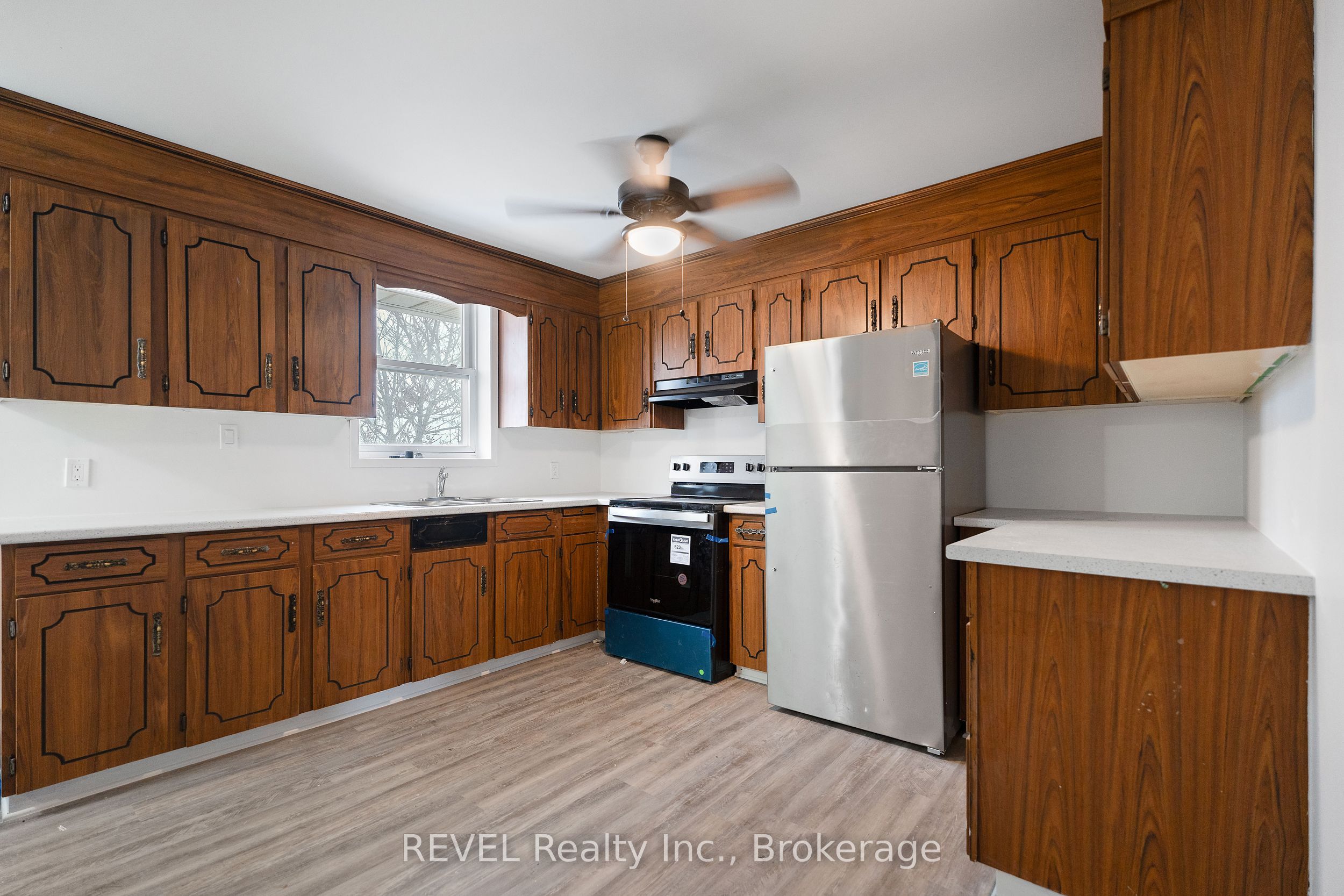 50 Front Street Property Photo 16