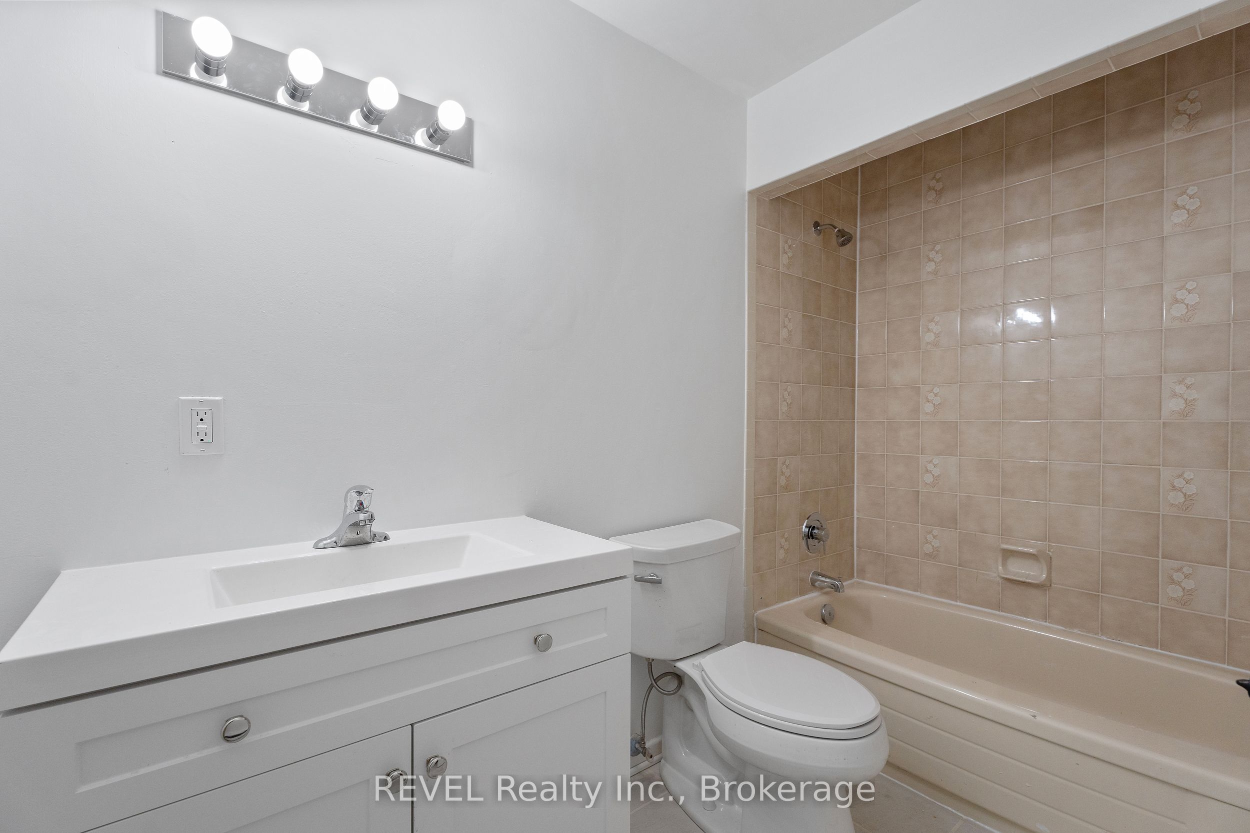 50 Front Street Property Photo 21