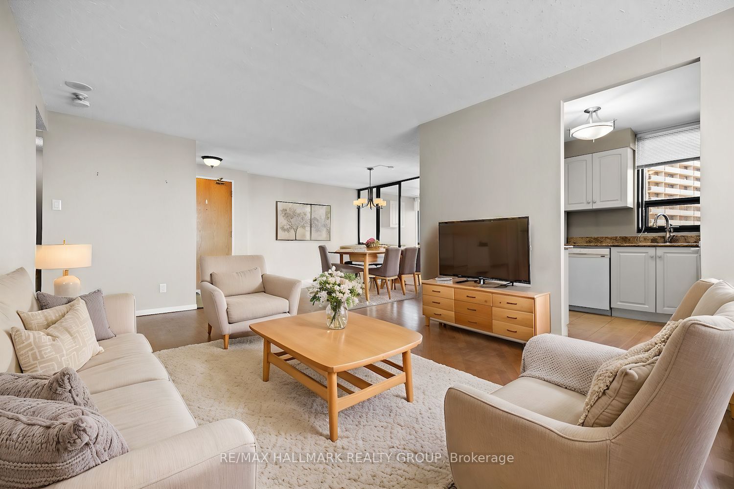 #1003 - 2871 Richmond Road Property Photo 4
