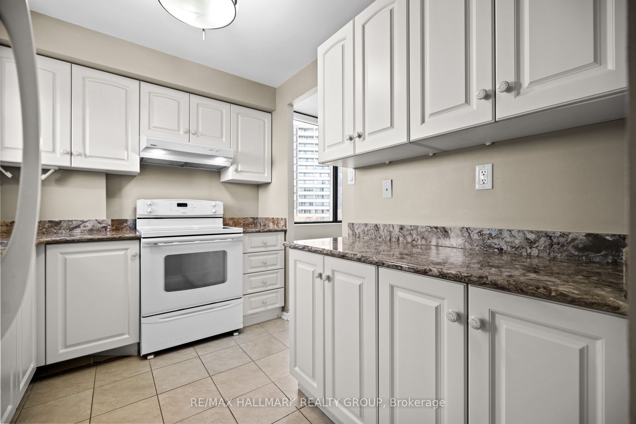#1003 - 2871 Richmond Road Property Photo 13