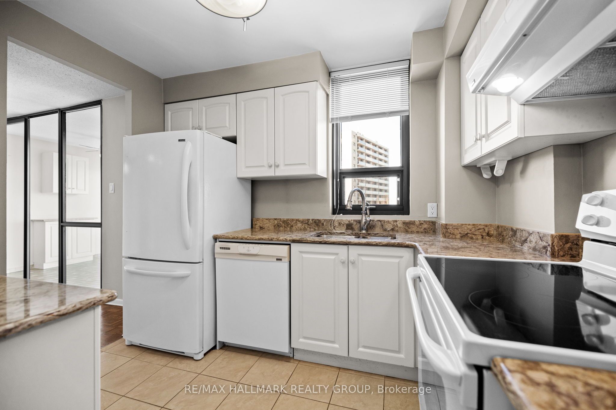 #1003 - 2871 Richmond Road Property Photo 15