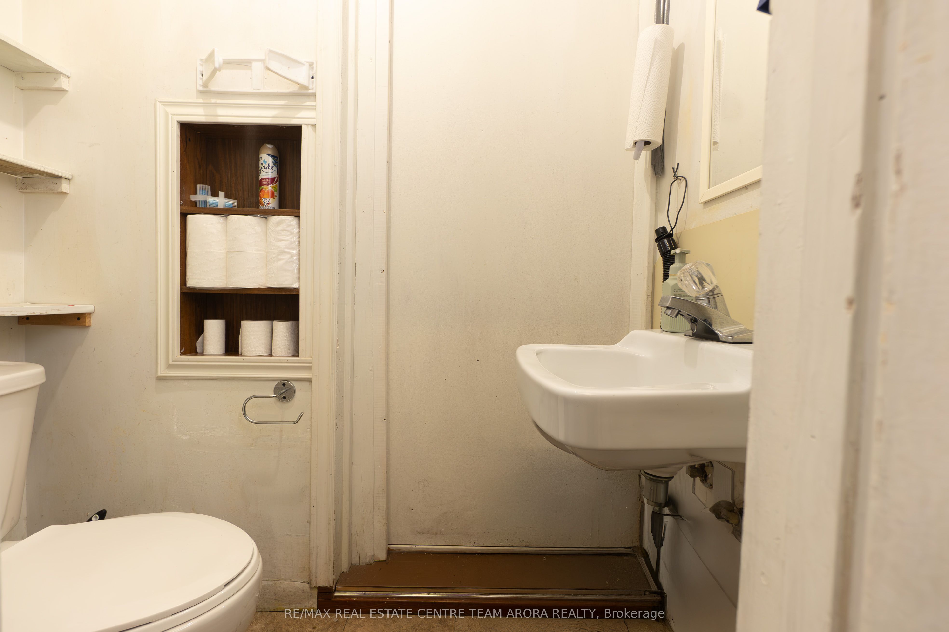 ##main - 66 Erie Avenue Property Photo 12