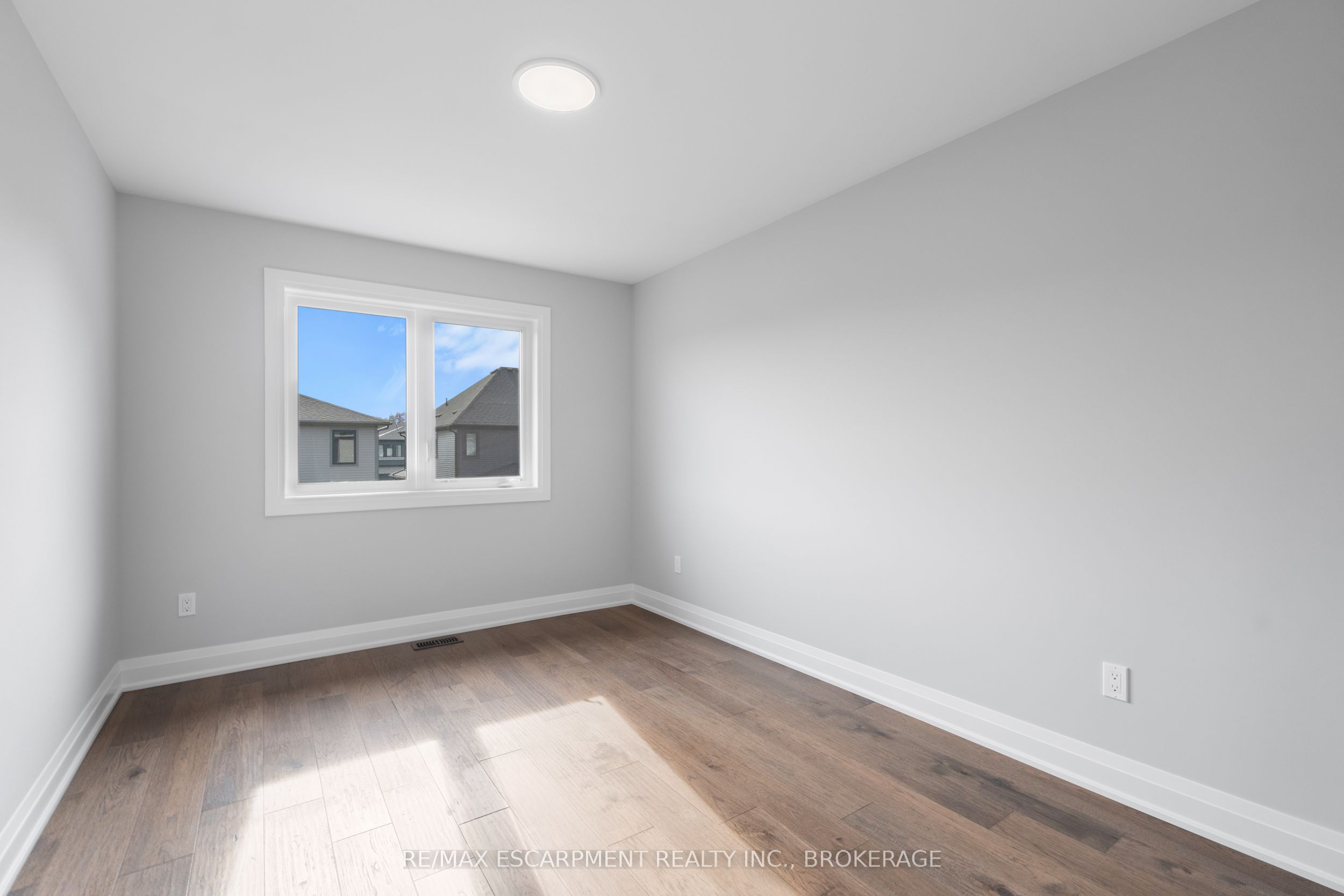 7346 Sherrilee Crescent Property Photo 26