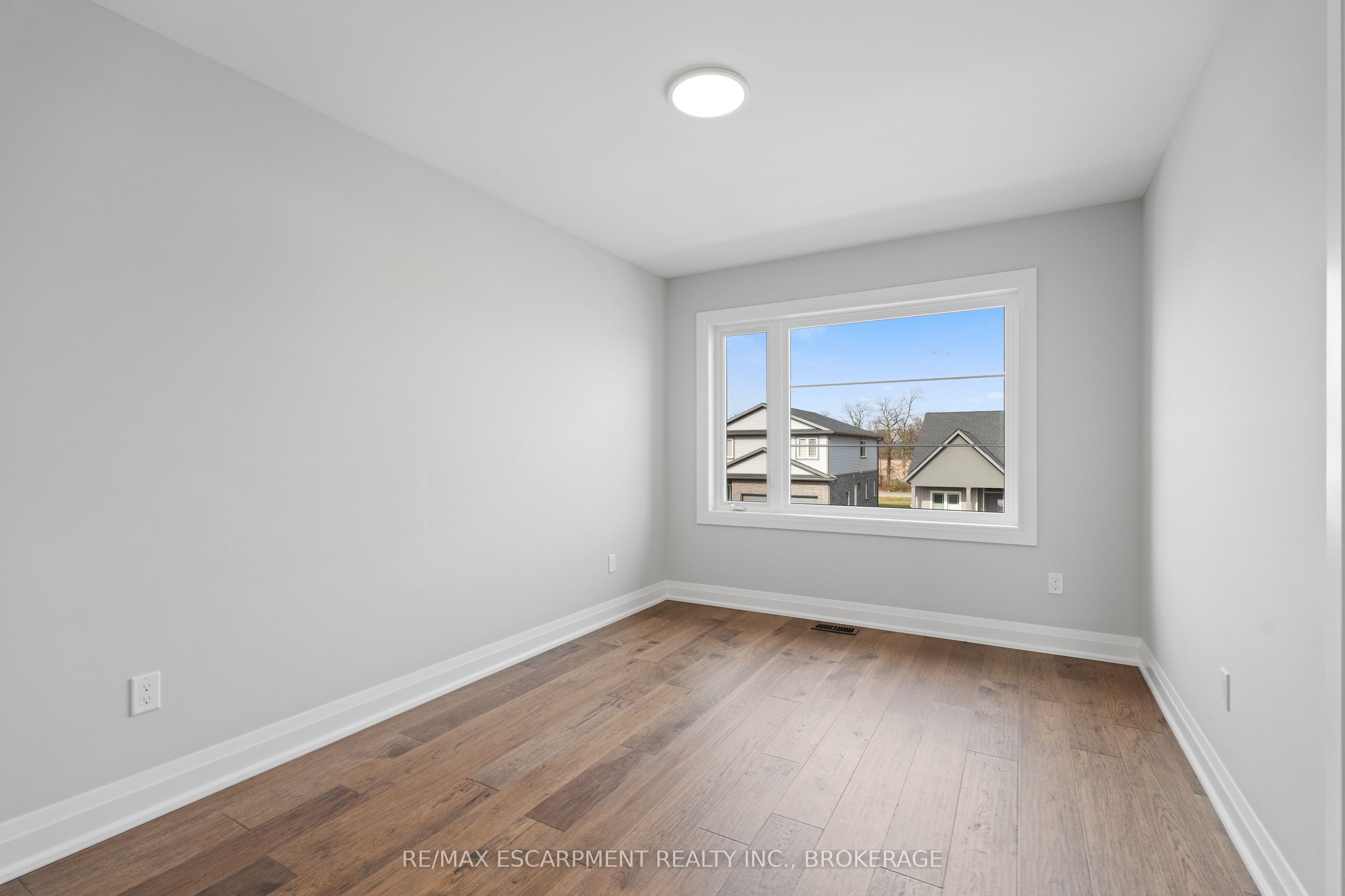 7346 Sherrilee Crescent Property Photo 28