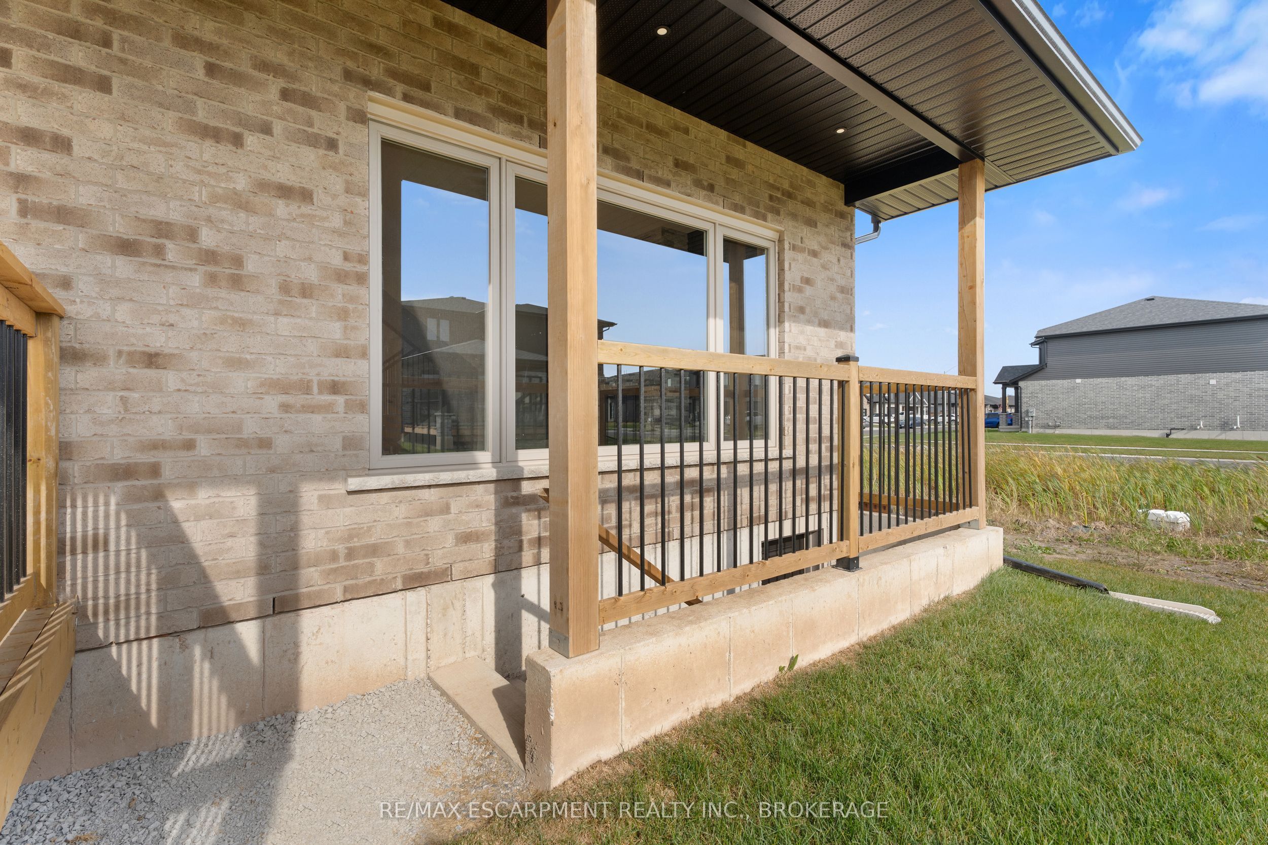 7346 Sherrilee Crescent Property Photo 33