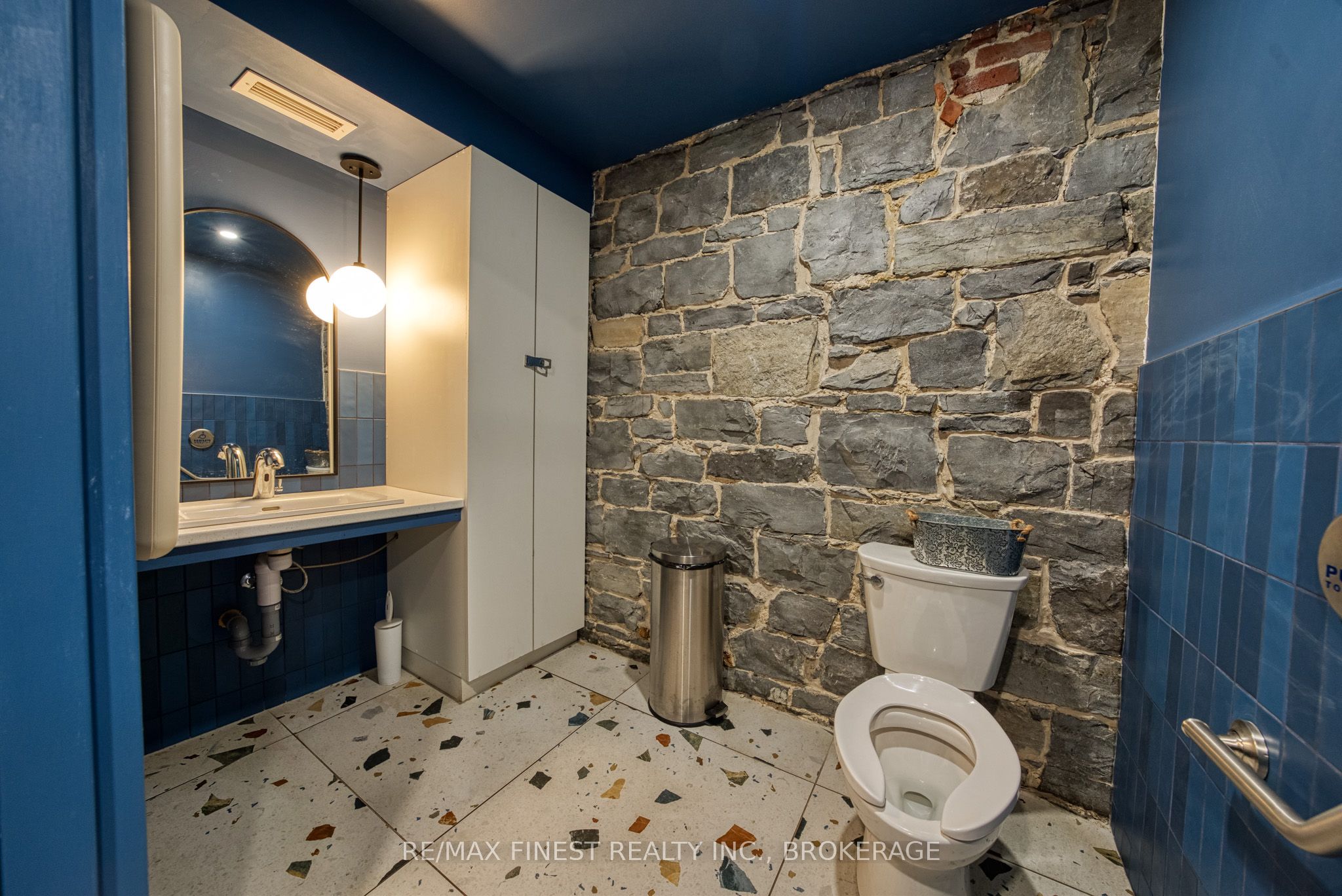 125 Brock Street Property Photo 3
