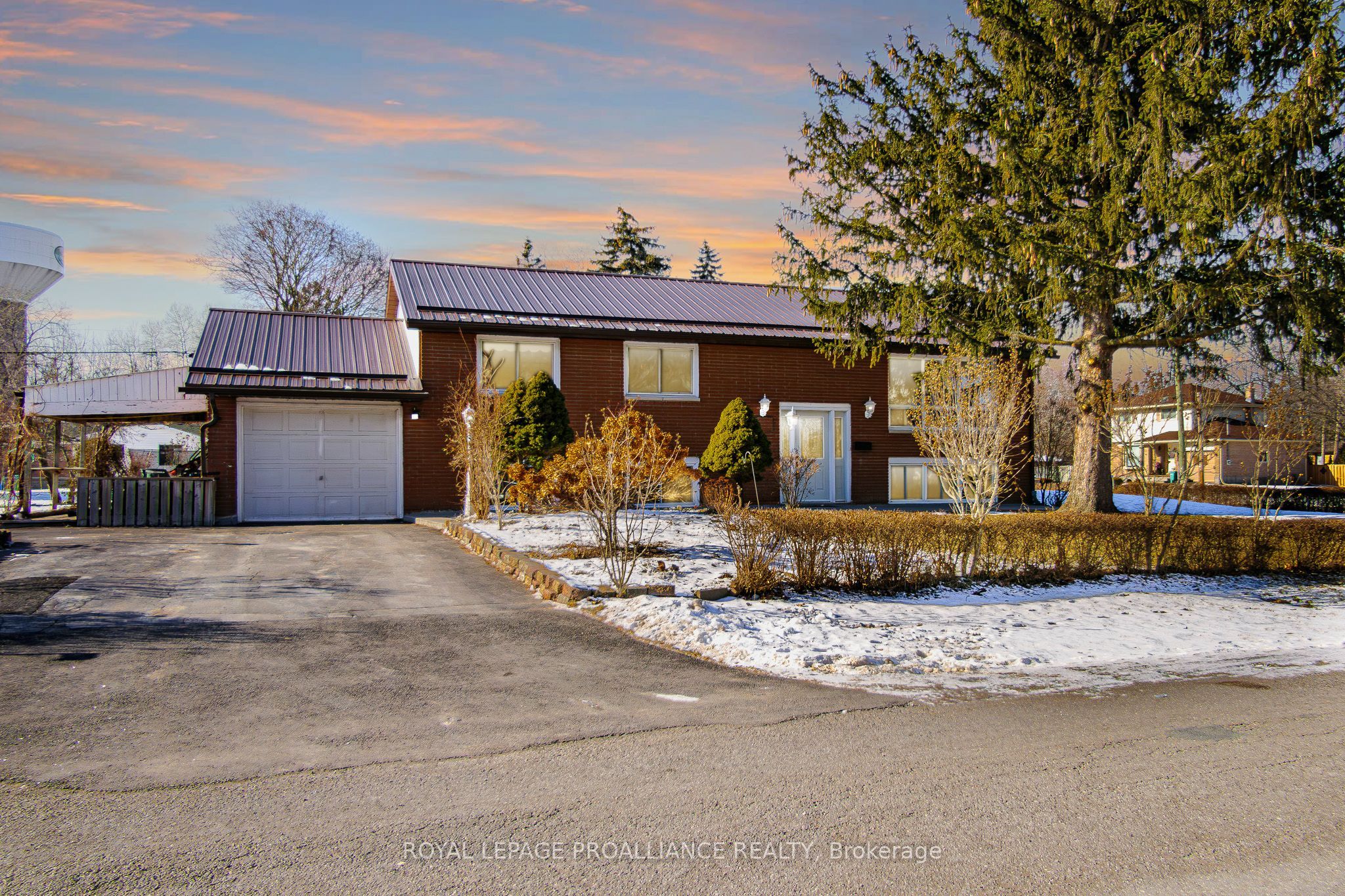 K8r 1b8 Real Estate Listings Main Image