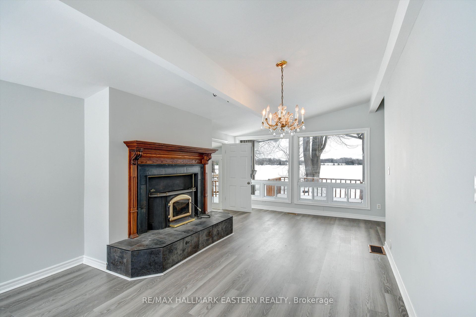 30 Edgewater Drive Property Photo 13